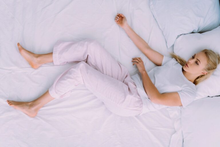 Piżamy damskie z krótkim rękawem – klucz do komfortowego snu w cieplejsze noce