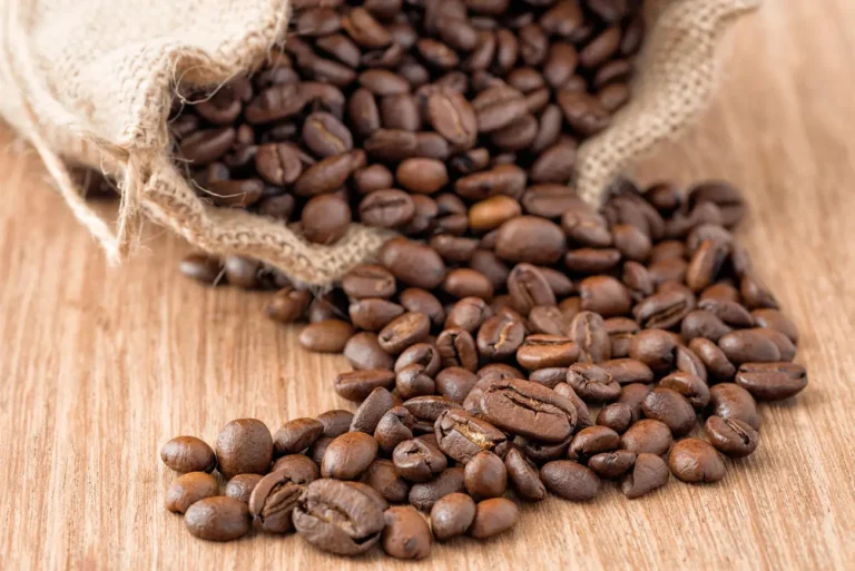 Jak warunki klimatyczne wpływają na profil smakowy kawy?