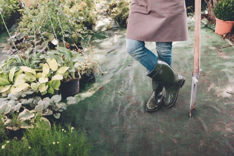 Jak kalosze damskie i męskie pomagają zachować wygodę, suchość i swobodę niezależnie od pogody?