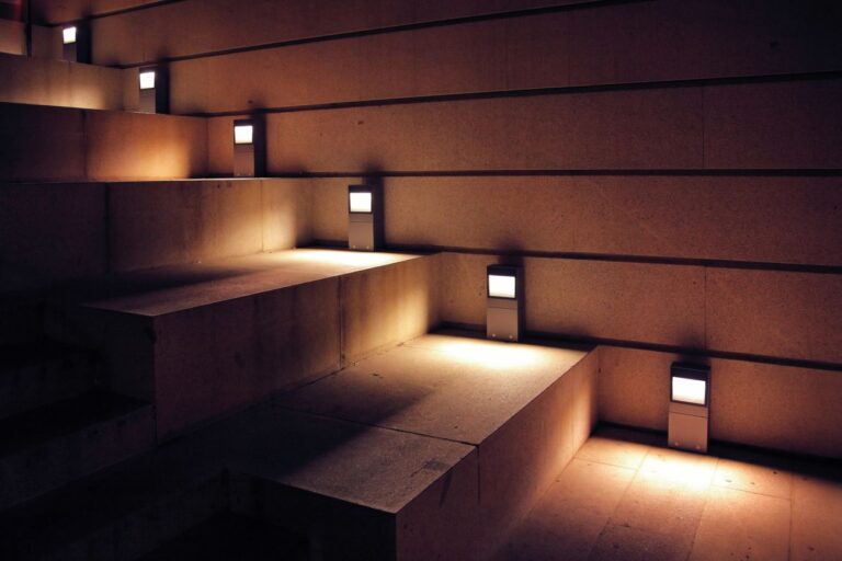 Jak oświetlenie wewnętrzne wpływa na komfort życia i charakter całego wnętrza?